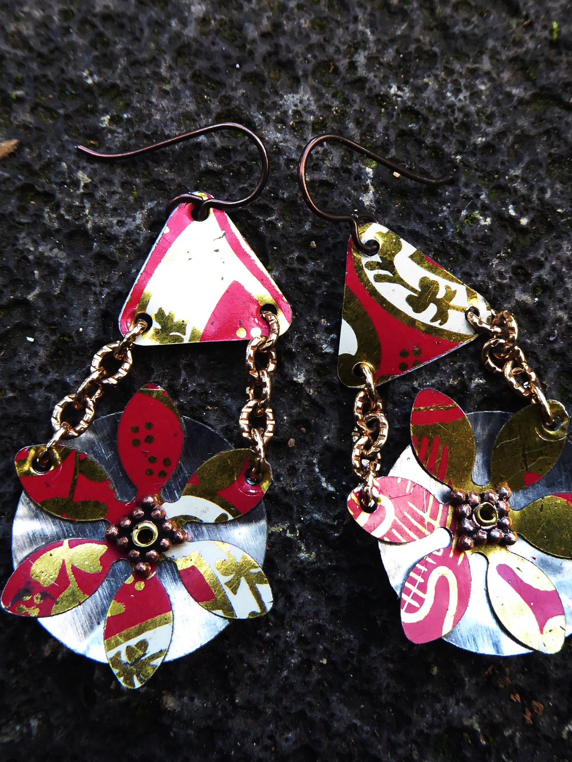 Big bold boho retro daisy recycled tin dangle earrings