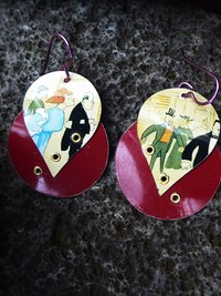 Vintage tin people dangle earring trashy tinsel