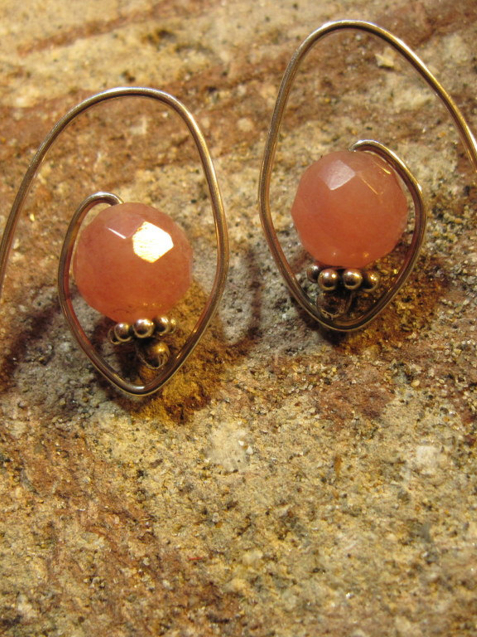 Rose quartz sterling silver hoop