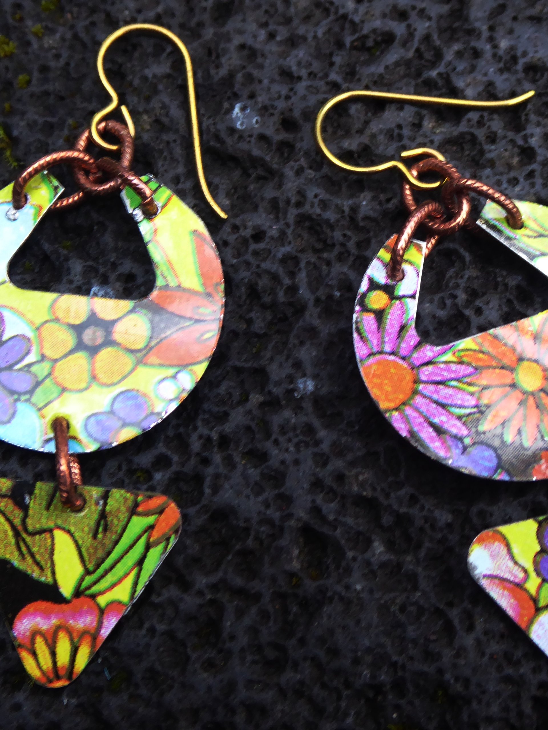 Trashy tinsel long dangle vintage floral tea tin earring