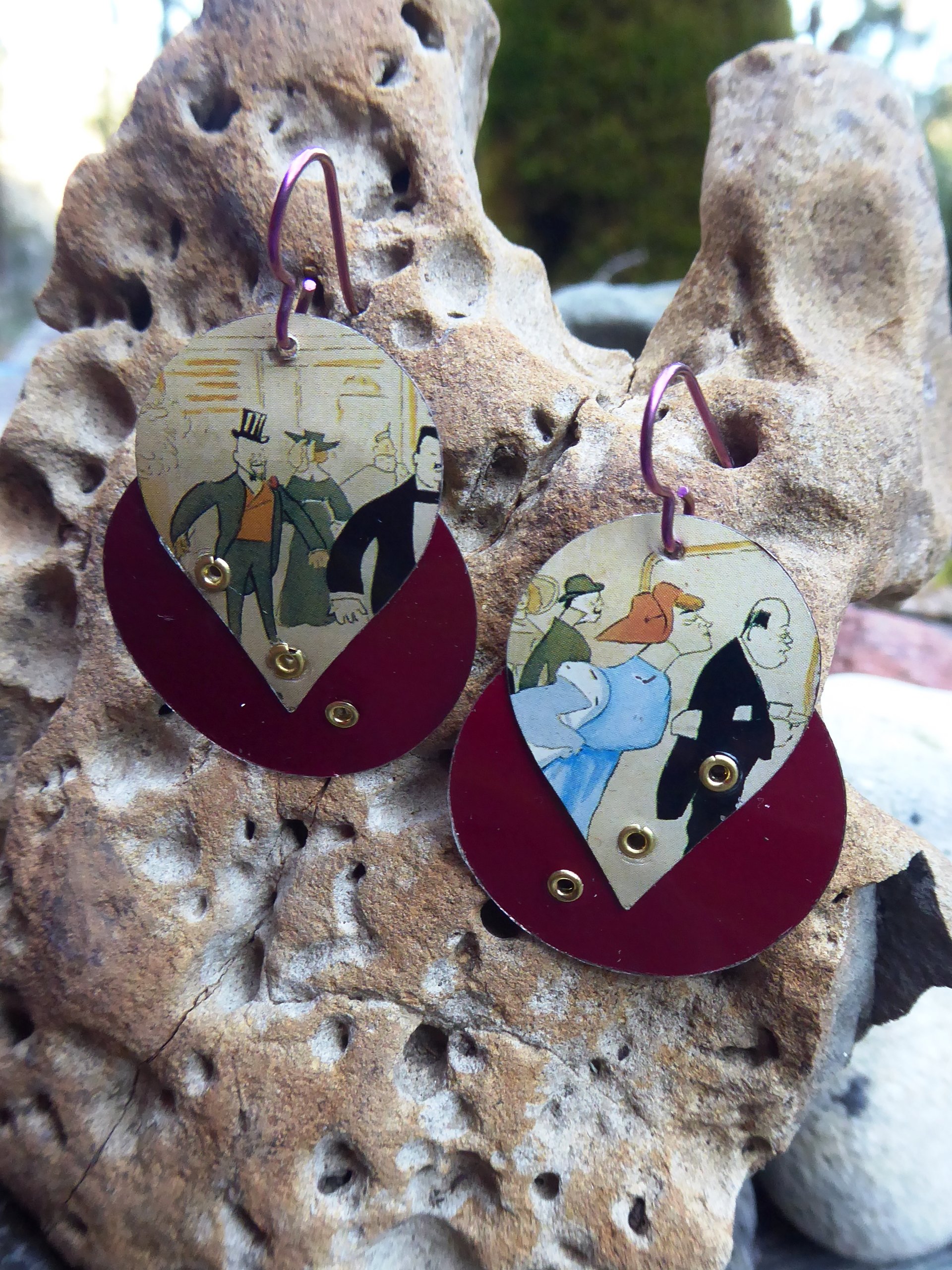 Vintage tin people dangle earring trashy tinsel