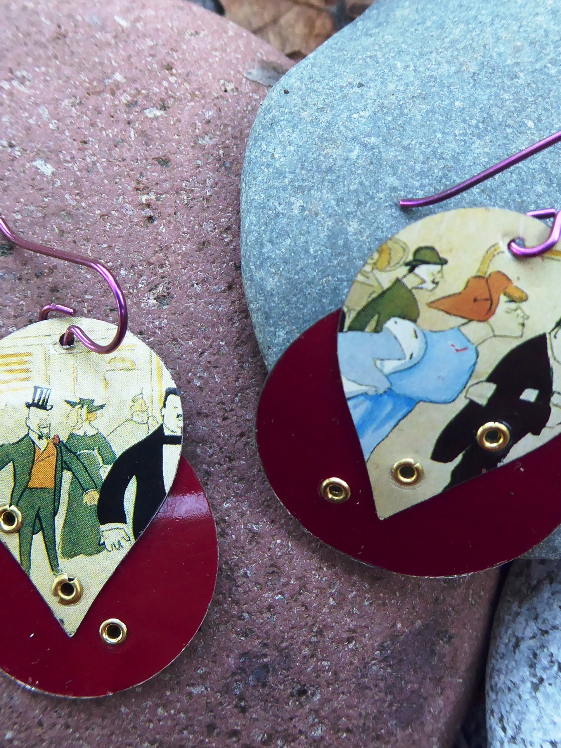 Vintage tin people dangle earring trashy tinsel