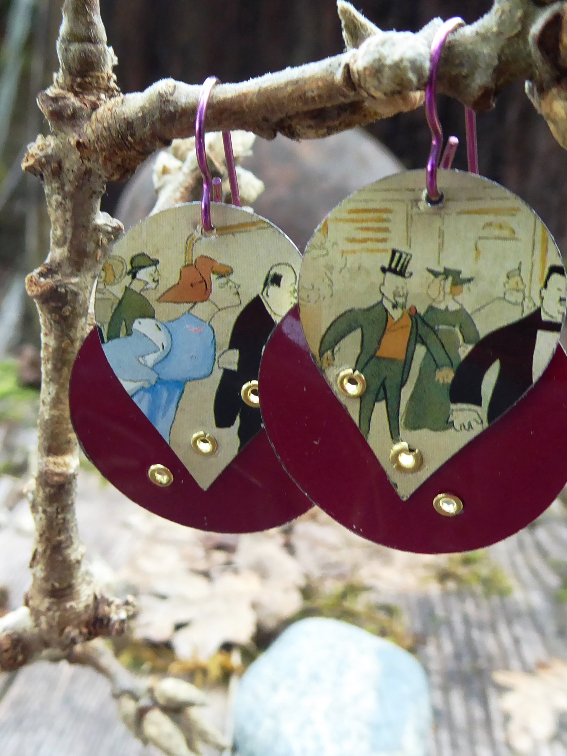 Vintage tin people dangle earring trashy tinsel